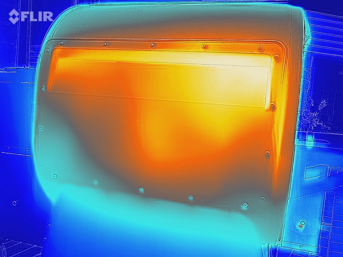 Thermal Pic shows the rear port areas are coolest after insulation mod.JPG