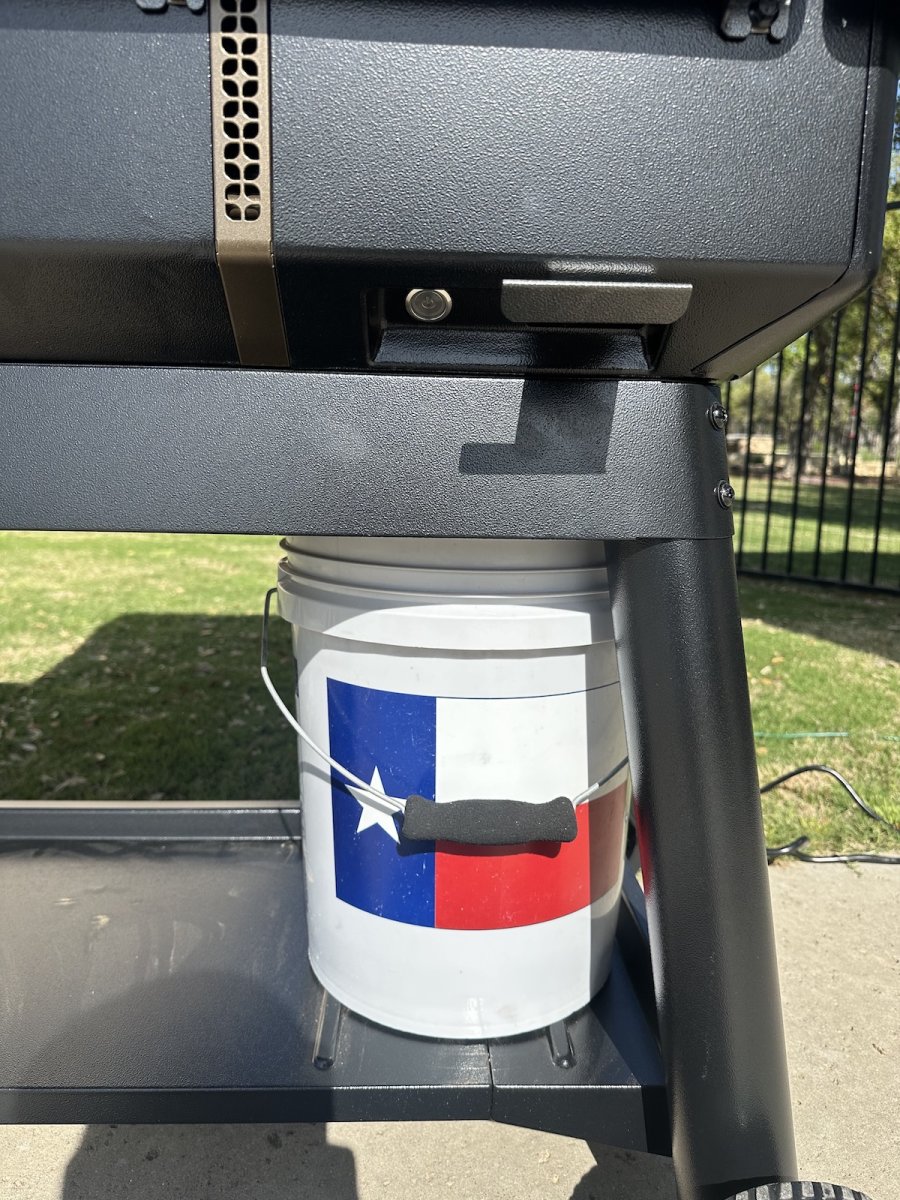 traeger-dump-5-gallon-bucket.jpeg