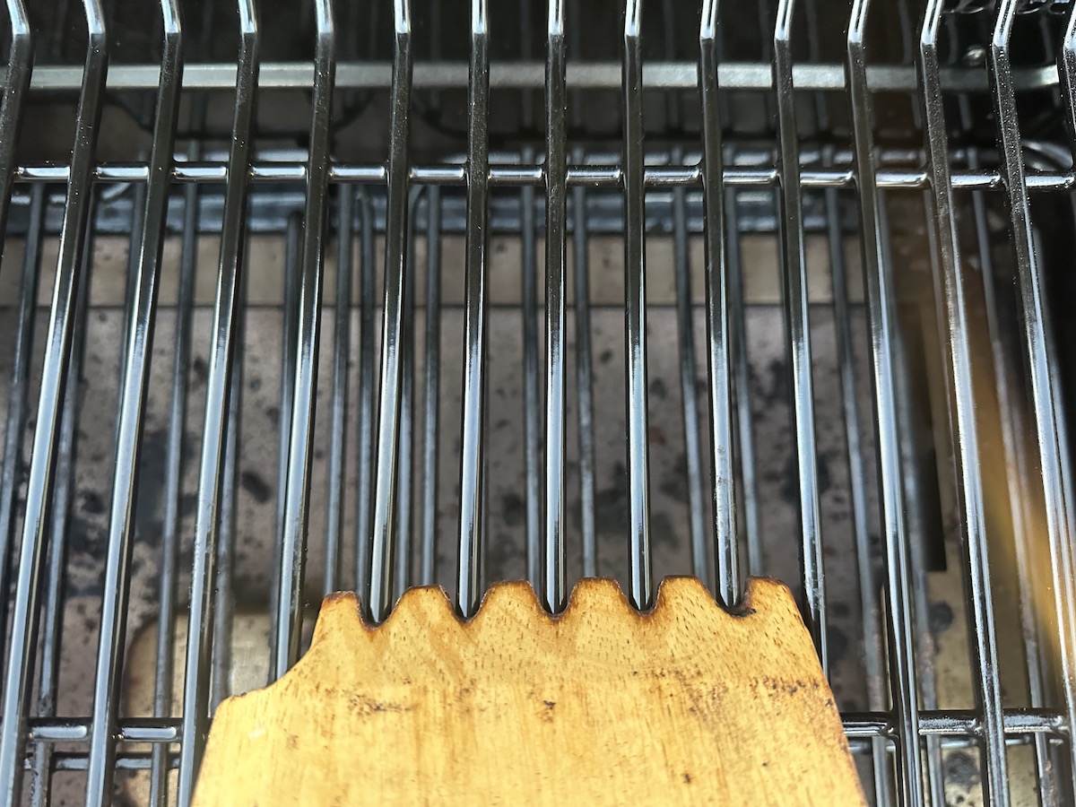 traeger-ironwood-grill-scraper2.jpeg