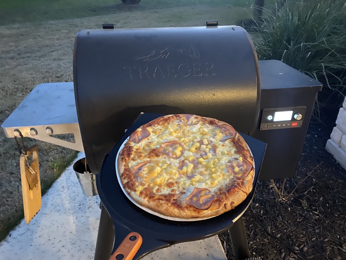 traeger-pm-pizza1.jpeg