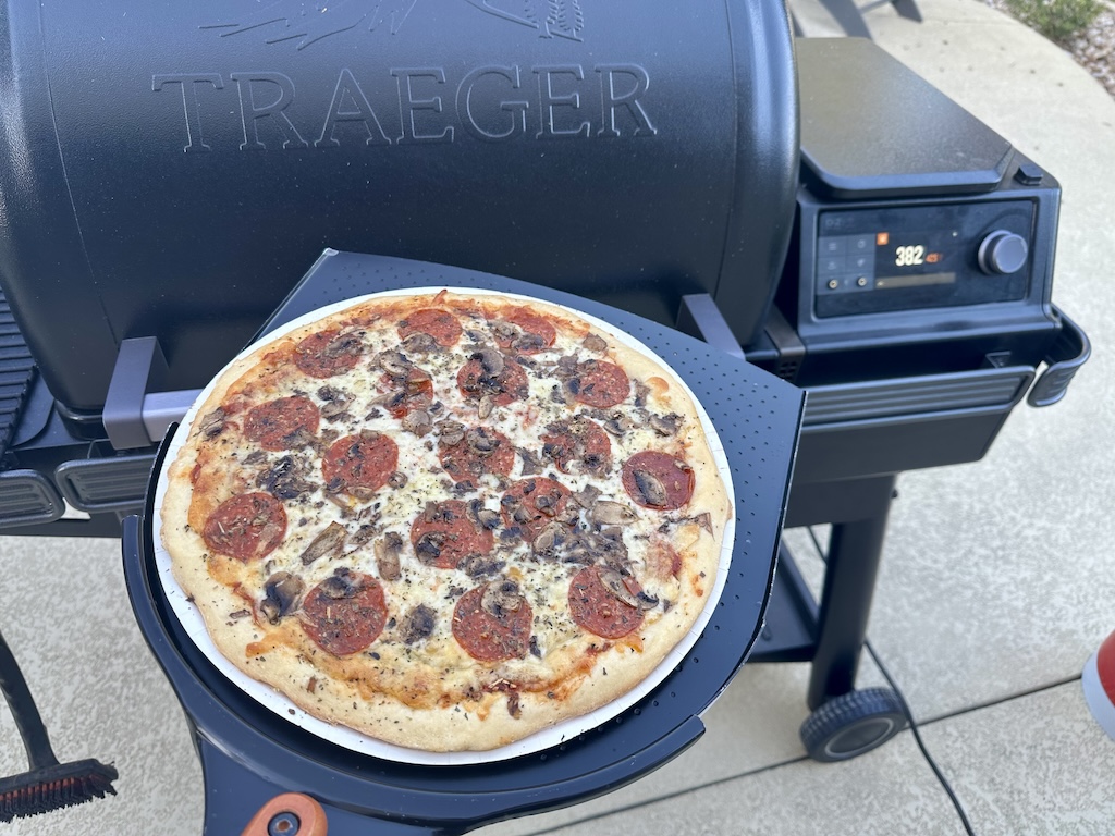 traeger_pizza.jpeg